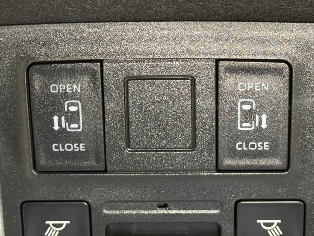 ヴォクシー ハイブリッドS-Z パワーウィンドウ DVD再生機能 インテリキー 横滑防止装置 地デジTV アクティブクルーズコントロール フルオートエアコン リアカメラ エアバッグ ABS 100V充電 ナビTV WAC キーレス(13枚目)