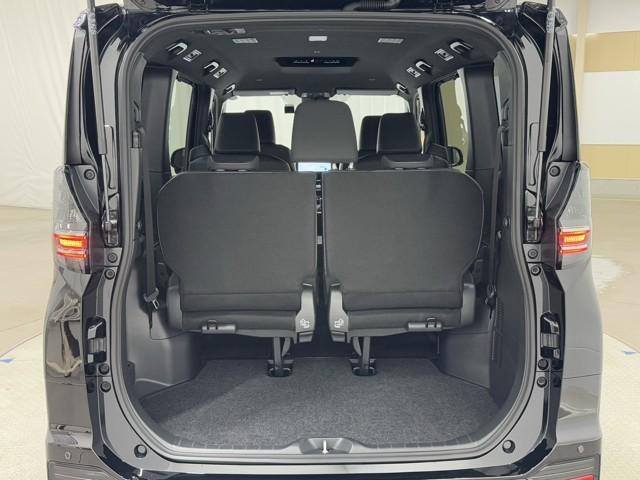 ヴォクシー ハイブリッドS-Z パワーウィンドウ DVD再生機能 インテリキー 横滑防止装置 地デジTV アクティブクルーズコントロール フルオートエアコン リアカメラ エアバッグ ABS 100V充電 ナビTV WAC キーレス(17枚目)