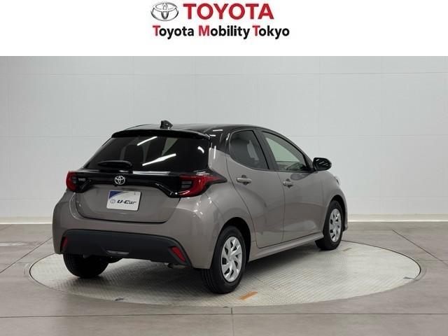 ヤリス Ｇ　カーナビ　点検記録簿　Ｂカメラ　エアコン　スマートキー＆プッシュスタート　ドライブレコーダー　ＬＥＤヘッド　メモリーナビゲーション　イモビ　横滑り防止システム　クルーズＣ　ＡＢＳ　パワーウィンドウ（2枚目）