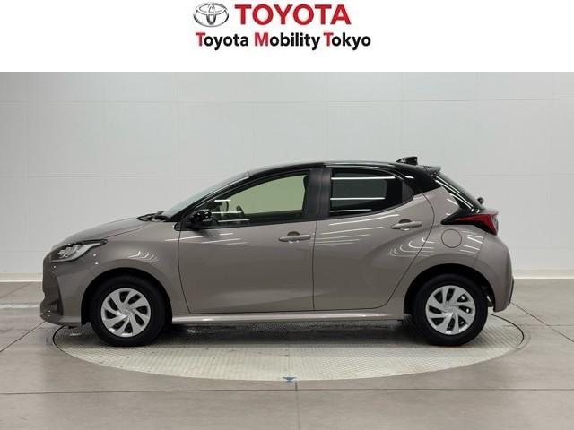 ヤリス Ｇ　カーナビ　点検記録簿　Ｂカメラ　エアコン　スマートキー＆プッシュスタート　ドライブレコーダー　ＬＥＤヘッド　メモリーナビゲーション　イモビ　横滑り防止システム　クルーズＣ　ＡＢＳ　パワーウィンドウ（3枚目）