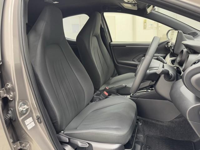 ヤリス Ｇ　カーナビ　点検記録簿　Ｂカメラ　エアコン　スマートキー＆プッシュスタート　ドライブレコーダー　ＬＥＤヘッド　メモリーナビゲーション　イモビ　横滑り防止システム　クルーズＣ　ＡＢＳ　パワーウィンドウ（14枚目）