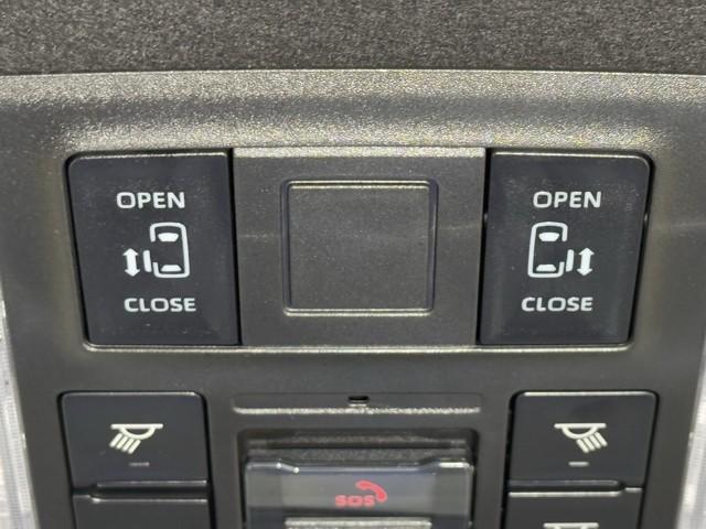 ヴォクシー ハイブリッドＳ－Ｚ　パワーウィンドウ　ＤＶＤ再生機能　インテリキー　横滑防止装置　地デジＴＶ　アクティブクルーズコントロール　フルオートエアコン　リアカメラ　エアバッグ　ＡＢＳ　１００Ｖ充電　ナビＴＶ　ＷＡＣ　キーレス（12枚目）