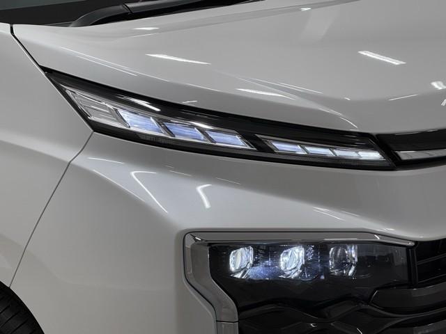 ヴォクシー ハイブリッドＳ－Ｚ　パワーウィンドウ　ＤＶＤ再生機能　インテリキー　横滑防止装置　地デジＴＶ　アクティブクルーズコントロール　フルオートエアコン　リアカメラ　エアバッグ　ＡＢＳ　１００Ｖ充電　ナビＴＶ　ＷＡＣ　キーレス（18枚目）