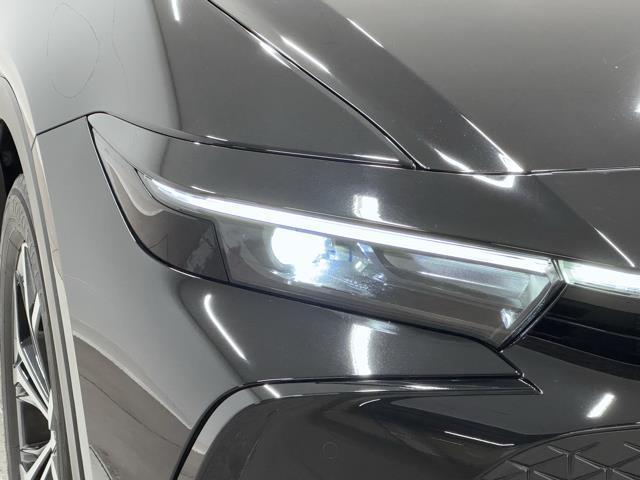 明るいライトが夜道を明るく照らしてくれます。　運転する上で、道路状況をいかに早く認識できるか重要なポイントです。　白色光が暗い道も明るく照らしてくれますよ。