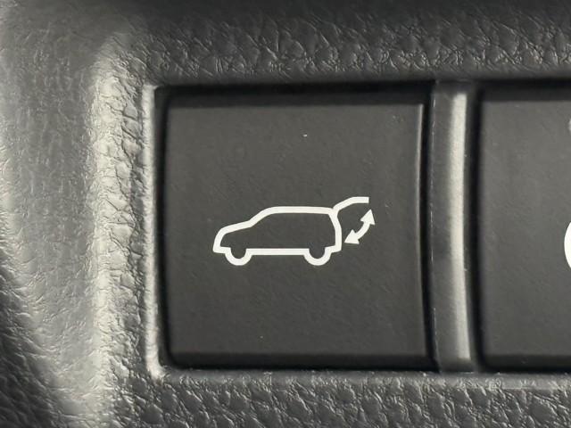 ハリアーハイブリッド Z レザーパッケージ パノラマサンルーフ 100V電源 地デジ 横滑防止 盗難防止システム Bモニター 革 LEDライト パワーウィンドウ クルコン スマートキ- 助手席エアバック パワーシート エアバッグ 点検記録簿(17枚目)