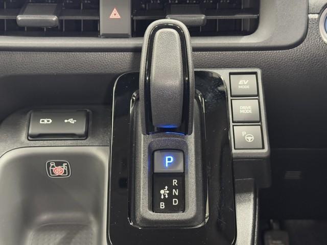 シエンタ ハイブリッドＺ　ＴＳＳ　ワンオーナ　フルフラットシート　エアバック　アルミ　キーレスエントリー　ナビＴＶ　イモビライザー　整備記録簿　バックモニター　ＬＥＤヘッドライト　ＥＴＣ車載器　横滑り防止　スマートキー　ＡＢＳ（11枚目）