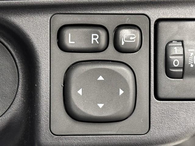 アクア Ｓビジネスパッケージ　プリクラッシュセーフティー　イモビ　キーレス　フルセグテレビ　Ｗエアバック　ＥＴＣ車載器　ＤＶＤ再生　横滑り防止　ナビＴＶ　オートエアコン　メモリーナビ　ミュージックプレイヤー接続可（11枚目）