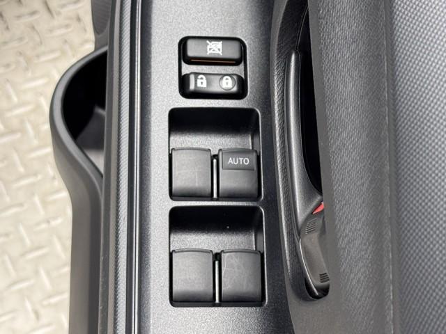 アクア Ｓビジネスパッケージ　プリクラッシュセーフティー　イモビ　キーレス　フルセグテレビ　Ｗエアバック　ＥＴＣ車載器　ＤＶＤ再生　横滑り防止　ナビＴＶ　オートエアコン　メモリーナビ　ミュージックプレイヤー接続可（12枚目）