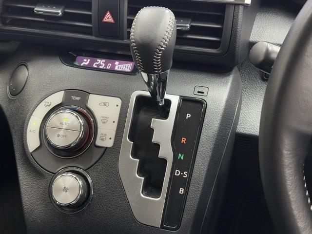 シエンタ ファンベースG イモビ DVD再生可 パワステ LEDライト アイスト 地デジTV デュアルエアバッグ 記録簿有 横滑り防止装置 エアバッグ ドライブレコーダー オートエアコン パワーウィンドウ ABS スマートキー(11枚目)