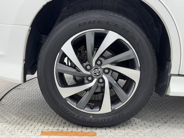 ハリアー プログレス　メタル　アンド　レザーパッケージ　衝突軽減ブレーキ　アルミホイール　クルーズコントロール　黒革シート　ムーンルーフ　寒冷地　電動シート　ＤＶＤ　エアバッグ　４ＷＤ　ＥＴＣ　横滑り防止機能　ミュージックプレイヤー接続可　ＡＢＳ　エアコン（18枚目）