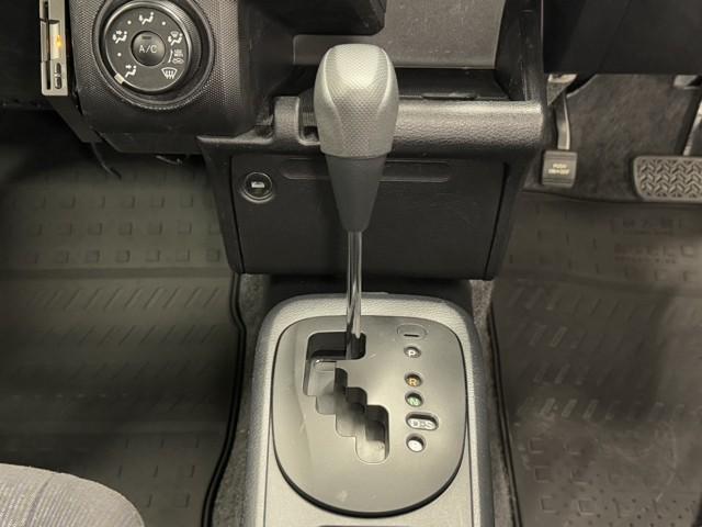 親しみやすいシフトです。　坂道や信号の多い日本では操作が簡単でいいです。　シフトチェンジしやすい所に考えられて配置されているので操作し易いですよ。