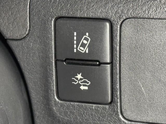 先進の安全装備ついてます。詳しい装備内容、仕様等につきましてはスタッフにお問合せ下さい。