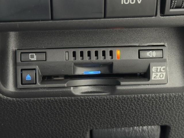 アクア Ｚ　ＬＥＤヘッドライト　スマートキー　１００Ｖ電源　イモビライザー　アルミホイール　ドライブレコーダー　オートクルーズコントロール　点検記録簿　エアコン　ＥＳＣ　ナビ　カーテンエアバッグ　ＥＴＣ　キーレス（8枚目）