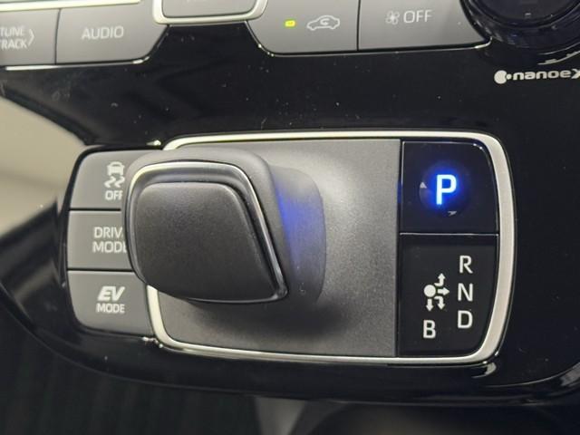 アクア Ｚ　ＬＥＤヘッドライト　スマートキー　１００Ｖ電源　イモビライザー　アルミホイール　ドライブレコーダー　オートクルーズコントロール　点検記録簿　エアコン　ＥＳＣ　ナビ　カーテンエアバッグ　ＥＴＣ　キーレス（10枚目）