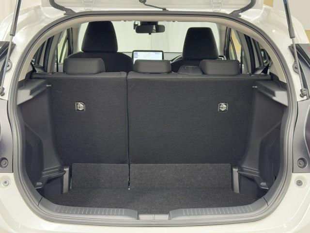 アクア Ｚ　ＬＥＤヘッドライト　スマートキー　１００Ｖ電源　イモビライザー　アルミホイール　ドライブレコーダー　オートクルーズコントロール　点検記録簿　エアコン　ＥＳＣ　ナビ　カーテンエアバッグ　ＥＴＣ　キーレス（15枚目）