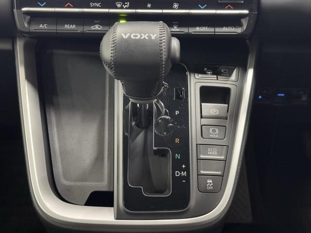 ヴォクシー Ｓ－Ｚ　ＤＶＤ再生機能　スマートキープッシュスタート　両側電動パワースライドドア　パワーウインドウ　１オナ　ＥＴＣ車載器　ＬＥＤライト　デュアルエアコン　アルミホイール　盗難防止装置　記録簿　横滑り防止機能（11枚目）