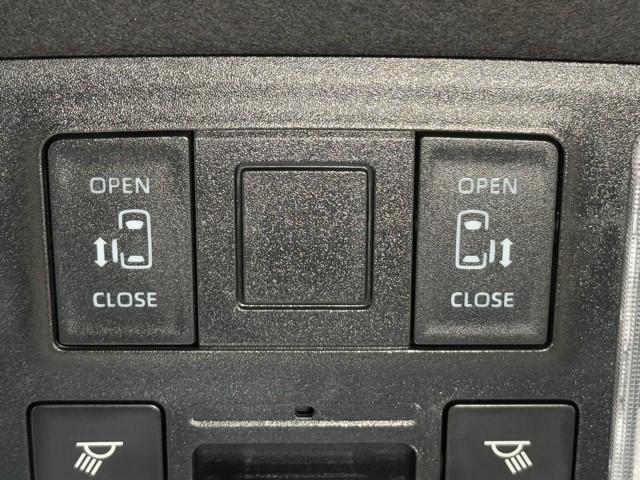 ヴォクシー Ｓ－Ｚ　ＤＶＤ再生機能　スマートキープッシュスタート　両側電動パワースライドドア　パワーウインドウ　１オナ　ＥＴＣ車載器　ＬＥＤライト　デュアルエアコン　アルミホイール　盗難防止装置　記録簿　横滑り防止機能（12枚目）