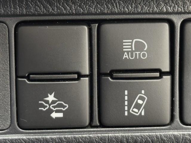 カローラフィールダー ハイブリッド EX 衝突軽減 スマートキー&プッシュスタート サイドエアバック Bモニター ドラレコ ワンセグ オートエアコン 横滑り防止装置 ナビTV ETC キーレス メモリーナビ 記録簿 ABS パワステ 盗難防止(13枚目)