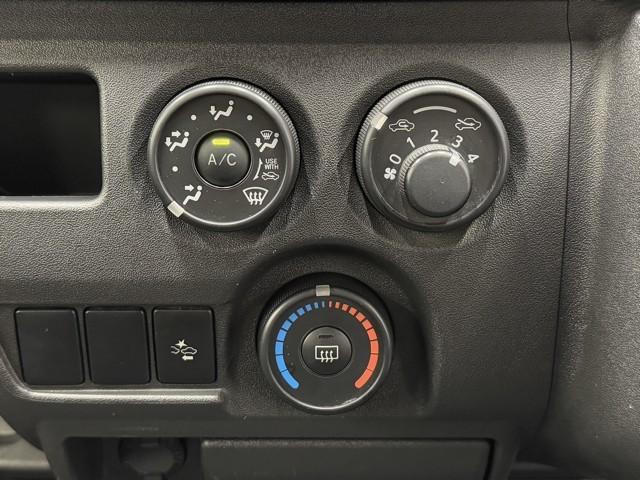 ハイエースバン ロングDX ブレーキサポート リアカメラ PW 運転席エアバッグ ナビテレビ 横滑り防止 整備点検記録簿 イモビ付 パワーステアリング エアコン ミュージックプレイヤー接続可 ABS キーレス ワンセグテレビ(11枚目)