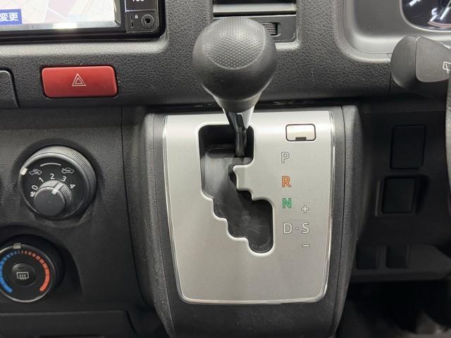 ハイエースバン ロングDX ブレーキサポート リアカメラ PW 運転席エアバッグ ナビテレビ 横滑り防止 整備点検記録簿 イモビ付 パワーステアリング エアコン ミュージックプレイヤー接続可 ABS キーレス ワンセグテレビ(13枚目)