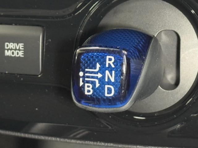 プリウス SセーフティプラスII 衝突被害軽減装置 点検記録簿 地デジ TCナビ バックカメラ セーフティーセンス オートクルーズ LEDライト スマ-トキ- 横滑り防止機能 ETC車載器 アルミホイール(10枚目)