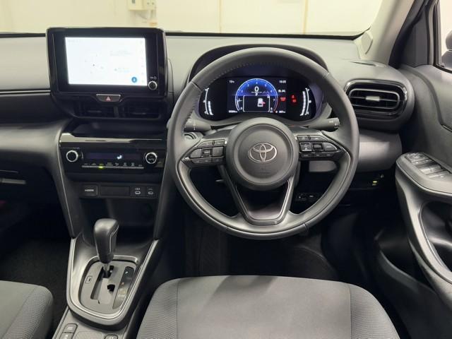 ヤリスクロス Ｇ　ＥＴＣ装備　リヤカメラ　点検記録簿　スマートエントリー　イモビライザー　オートエアコン　アルミホイール　キーレス　パワーウィンドウ　クルコン　ＡＢＳ　ドライブレコーダー　エアバッグ　パワーステアリング（4枚目）