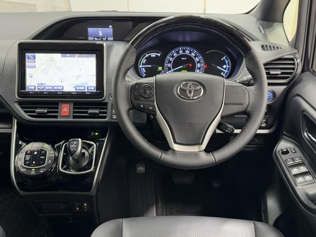 エスクァイア ハイブリッドGi Rカメラ AAC ナビ&TV リアエアコン 記録簿付き 地デジ アイドルストップ クルーズコントロール LEDライト キーレスエントリー スマートキー付 DVD再生可 エアバック 横滑防止装置 ETC(4枚目)