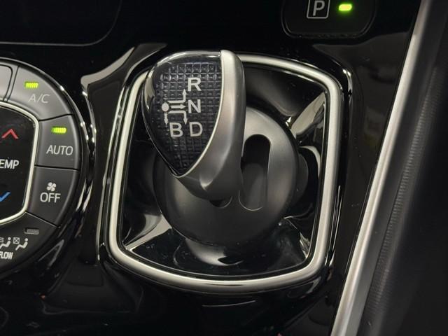 エスクァイア ハイブリッドGi Rカメラ AAC ナビ&TV リアエアコン 記録簿付き 地デジ アイドルストップ クルーズコントロール LEDライト キーレスエントリー スマートキー付 DVD再生可 エアバック 横滑防止装置 ETC(12枚目)