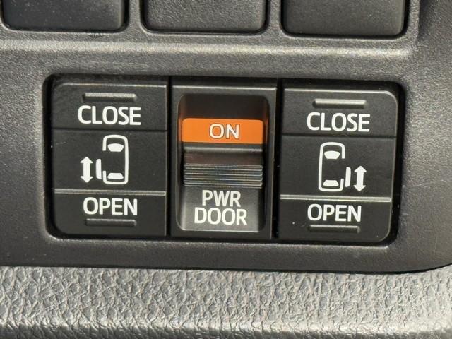 エスクァイア ハイブリッドGi Rカメラ AAC ナビ&TV リアエアコン 記録簿付き 地デジ アイドルストップ クルーズコントロール LEDライト キーレスエントリー スマートキー付 DVD再生可 エアバック 横滑防止装置 ETC(13枚目)