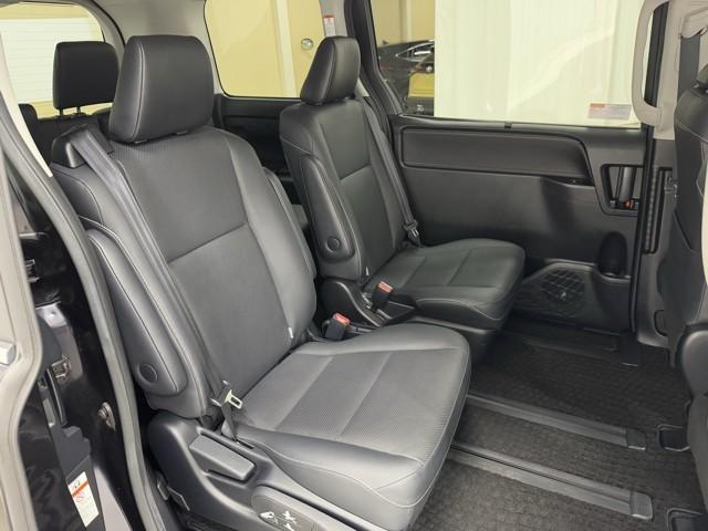 エスクァイア ハイブリッドGi Rカメラ AAC ナビ&TV リアエアコン 記録簿付き 地デジ アイドルストップ クルーズコントロール LEDライト キーレスエントリー スマートキー付 DVD再生可 エアバック 横滑防止装置 ETC(18枚目)