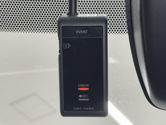 ドライブレコーダー装備してますよ。　思いでの記録や万が一の時の記録にも便利ですね。