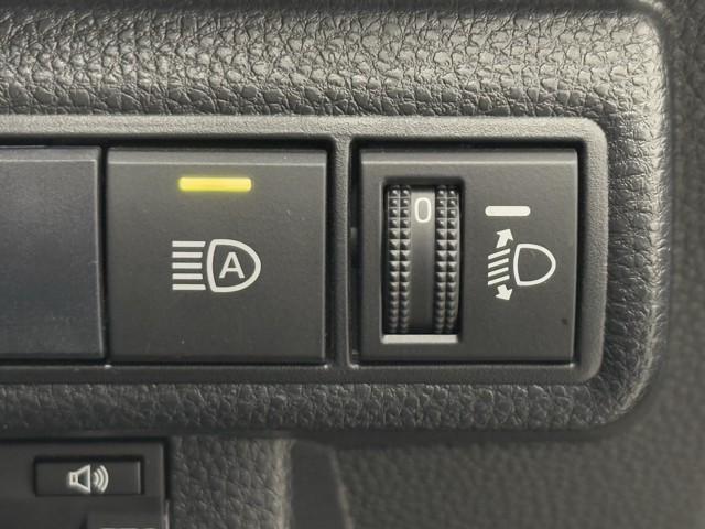 便利なオートマチックハイビームです　対向車を検知し自動的にハイビームとロービームを切り替えてくれます