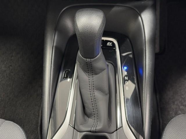 親しみやすいシフトです。　坂道や信号の多い日本では操作が簡単でいいです。　シフトチェンジしやすい所に考えられて配置されているので操作し易いですよ。