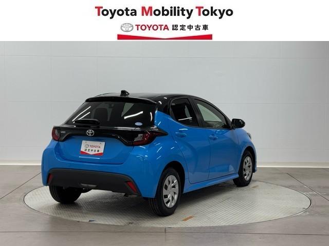 ヤリス Ｘ　アイドリングストップ付き　ＰＣＳ　スマートキーシステム　横滑り防止装置付き　記録簿有　ワイヤレスキー　盗難防止　サイドエアバック　エアコン　Ｗエアバッグ　パワーウインドウ　ＥＴＣ付き　パワステ　ＡＢＳ（2枚目）