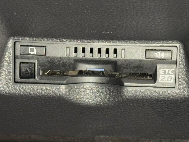 ヤリス Ｘ　アイドリングストップ付き　ＰＣＳ　スマートキーシステム　横滑り防止装置付き　記録簿有　ワイヤレスキー　盗難防止　サイドエアバック　エアコン　Ｗエアバッグ　パワーウインドウ　ＥＴＣ付き　パワステ　ＡＢＳ（6枚目）