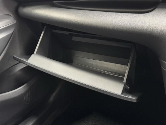 ヤリス Ｘ　アイドリングストップ付き　ＰＣＳ　スマートキーシステム　横滑り防止装置付き　記録簿有　ワイヤレスキー　盗難防止　サイドエアバック　エアコン　Ｗエアバッグ　パワーウインドウ　ＥＴＣ付き　パワステ　ＡＢＳ（8枚目）