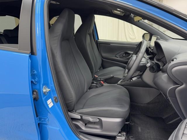 ヤリス Ｘ　アイドリングストップ付き　ＰＣＳ　スマートキーシステム　横滑り防止装置付き　記録簿有　ワイヤレスキー　盗難防止　サイドエアバック　エアコン　Ｗエアバッグ　パワーウインドウ　ＥＴＣ付き　パワステ　ＡＢＳ（13枚目）