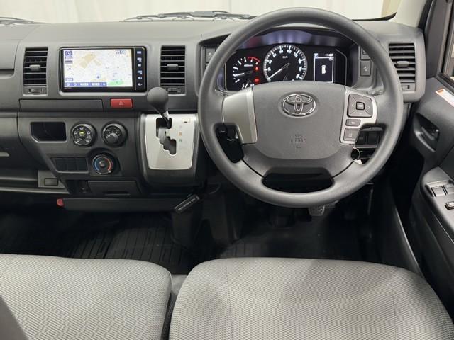 ハイエースバン ＤＸ　ＤＶＤ　ドラレコ　ナビＴＶ　横滑り防止　イモビ　４ＷＤ　バックカメラ　キーレス　運転席エアバッグ　ＥＴＣ　ミュージックプレイヤー接続可　メモリーナビ　パワーウインドウ　ＡＢＳ　エアコン　パワステ（4枚目）