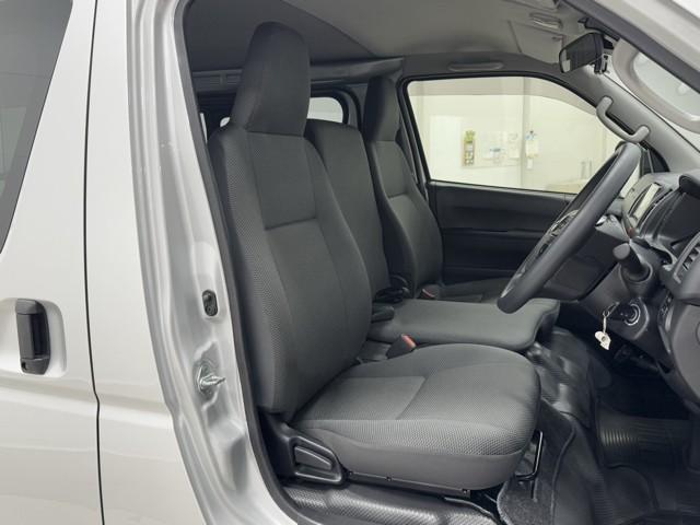 ハイエースバン ＤＸ　ＤＶＤ　ドラレコ　ナビＴＶ　横滑り防止　イモビ　４ＷＤ　バックカメラ　キーレス　運転席エアバッグ　ＥＴＣ　ミュージックプレイヤー接続可　メモリーナビ　パワーウインドウ　ＡＢＳ　エアコン　パワステ（15枚目）