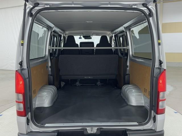 ハイエースバン ＤＸ　ＤＶＤ　ドラレコ　ナビＴＶ　横滑り防止　イモビ　４ＷＤ　バックカメラ　キーレス　運転席エアバッグ　ＥＴＣ　ミュージックプレイヤー接続可　メモリーナビ　パワーウインドウ　ＡＢＳ　エアコン　パワステ（17枚目）