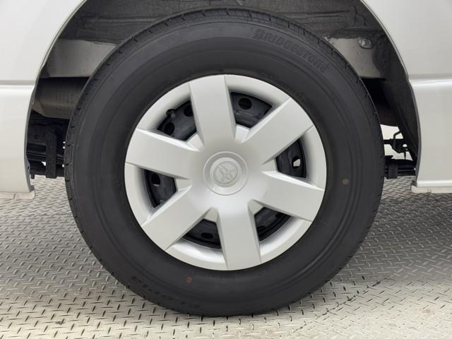 ハイエースバン ＤＸ　ＤＶＤ　ドラレコ　ナビＴＶ　横滑り防止　イモビ　４ＷＤ　バックカメラ　キーレス　運転席エアバッグ　ＥＴＣ　ミュージックプレイヤー接続可　メモリーナビ　パワーウインドウ　ＡＢＳ　エアコン　パワステ（19枚目）