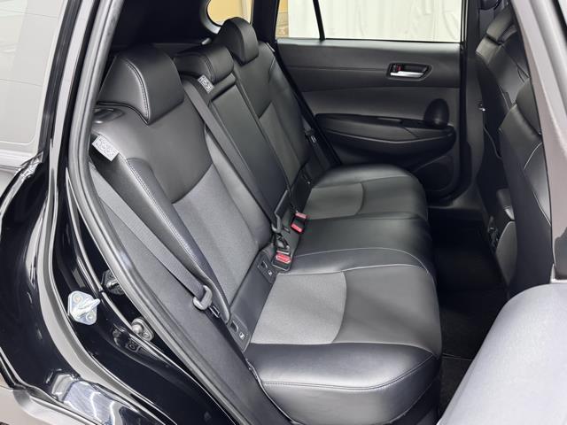 足元広々で、ゆったりとした後席ですね。　後席でノビノビ、リラックス快適な空間でドライブはいかがですか。