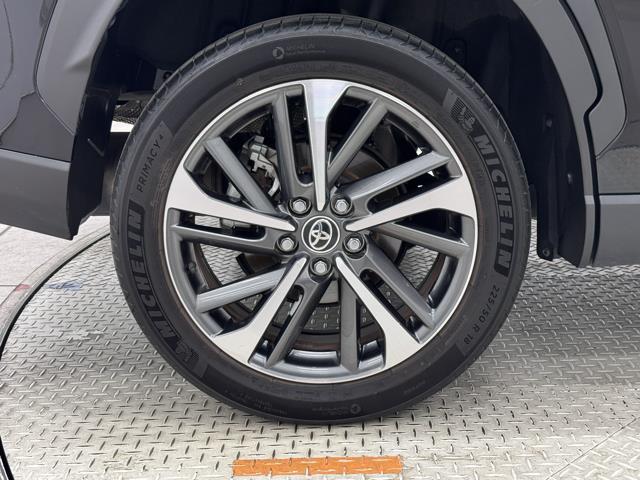 かっこいいホイールですね。　車のイメージを大きく左右するホイール部分はコダワリを持ちたいですね。