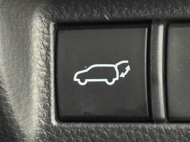 ハリアーハイブリッド Ｚ　パノラミックルーフ　地上デジタル　衝突被害軽減　サイドエアバッグ　ＬＥＤランプ　Ｂモニタ　クルコン　ナビＴＶ　１オーナー　アイドリングストップ　横滑り防止装置　スマートキー　盗難防止システム　ＡＢＳ（16枚目）