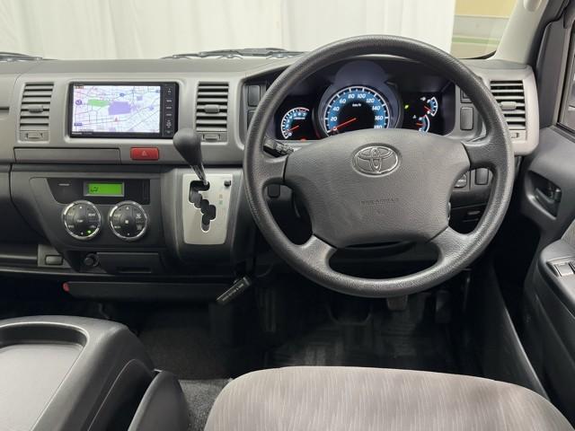 ハイエースバン ロングスーパーGL フルフラット リアカメラ SRS ダブルエアバッグ Wエアコン 盗難防止機能 キーレス DVD視聴可 エアコン パワステ ナビTV ドライブレコーダ ETC ミュージックプレイヤー接続可 ABS(4枚目)