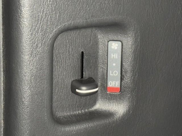 ハイエースバン ロングスーパーGL フルフラット リアカメラ SRS ダブルエアバッグ Wエアコン 盗難防止機能 キーレス DVD視聴可 エアコン パワステ ナビTV ドライブレコーダ ETC ミュージックプレイヤー接続可 ABS(11枚目)