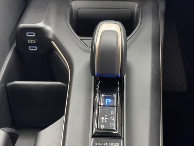 クラウンクロスオーバー Ｇ　ＬＥＤヘッドライト　衝突被害軽減ブレーキ　点検記録簿　ＡＣ１００Ｖ電源　地デジ　電動シート　オートクルーズコントロール　バックモニター　盗難防止システム　ＥＴＣ　アルミホイール　４ＷＤ　横滑り防止機能（11枚目）