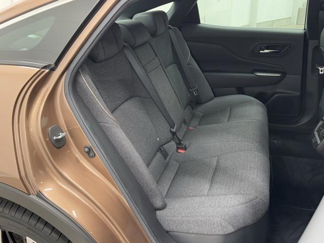 クラウンクロスオーバー Ｇ　ＬＥＤヘッドライト　衝突被害軽減ブレーキ　点検記録簿　ＡＣ１００Ｖ電源　地デジ　電動シート　オートクルーズコントロール　バックモニター　盗難防止システム　ＥＴＣ　アルミホイール　４ＷＤ　横滑り防止機能（15枚目）