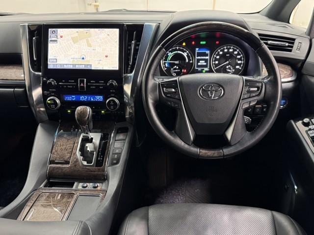 アルファードハイブリッド エグゼクティブラウンジＳ　ＬＥＤランプ　サンルーフ　ダブルエアコン　レザーシート　４ＷＤ　アルミ　ミュージックプレイヤー接続可　ＤＶＤプレーヤー　ＥＴＣ　ドラレコ　クルーズコントロール　スマートキー　電動シート　ＡＣ１００Ｖ（4枚目）