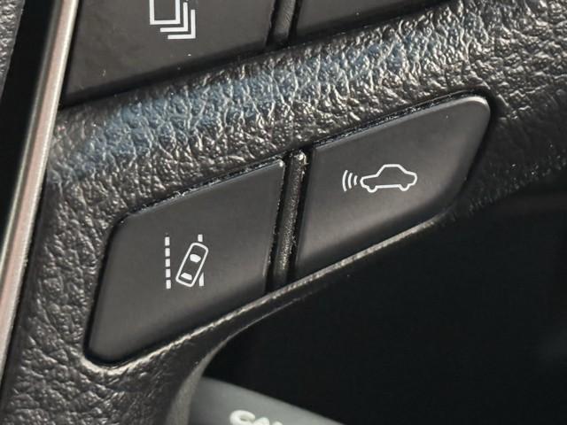 アルファードハイブリッド エグゼクティブラウンジＳ　ＬＥＤランプ　サンルーフ　ダブルエアコン　レザーシート　４ＷＤ　アルミ　ミュージックプレイヤー接続可　ＤＶＤプレーヤー　ＥＴＣ　ドラレコ　クルーズコントロール　スマートキー　電動シート　ＡＣ１００Ｖ（11枚目）